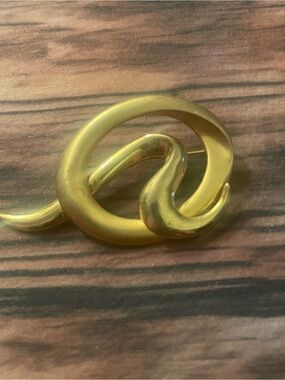 Casual Corner Gold Swirl Abstract Brooch